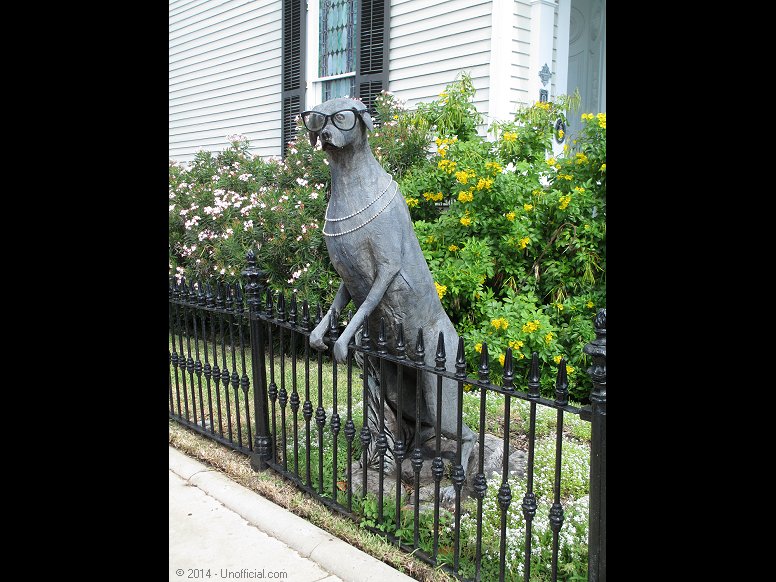 Carved Tree Trunk Yard Art in Galveston, Texas