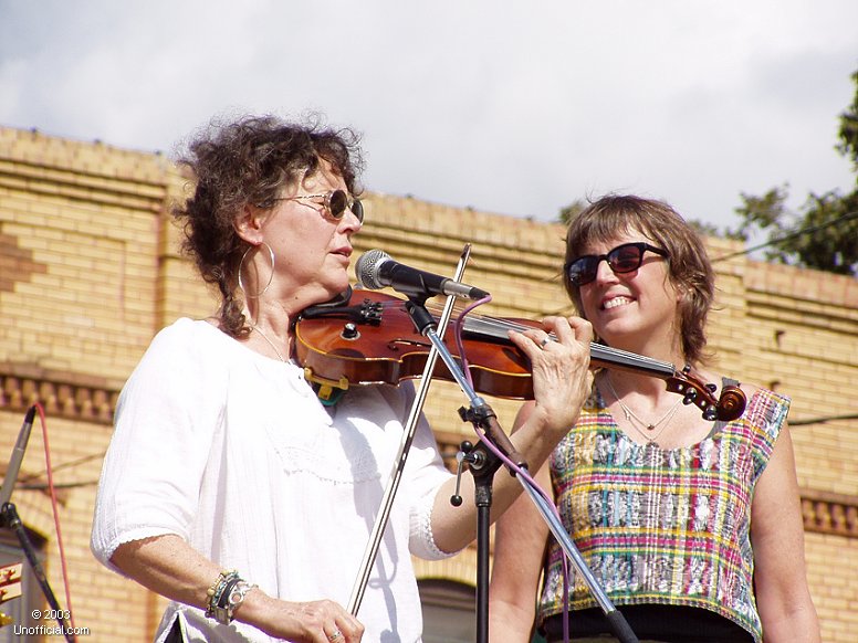 Sweet Mary Hattersley and Lissa Hattersley of Greezy Wheels at The Hogeye Festival, Elgin, Texas